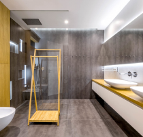 Modernes quadratisches Badezimmer - realizace